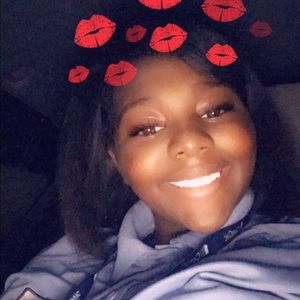 Meet your Posher, Janaria